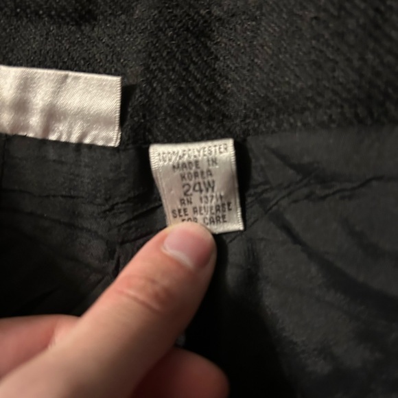 I am selling pants - Picture 2 of 3